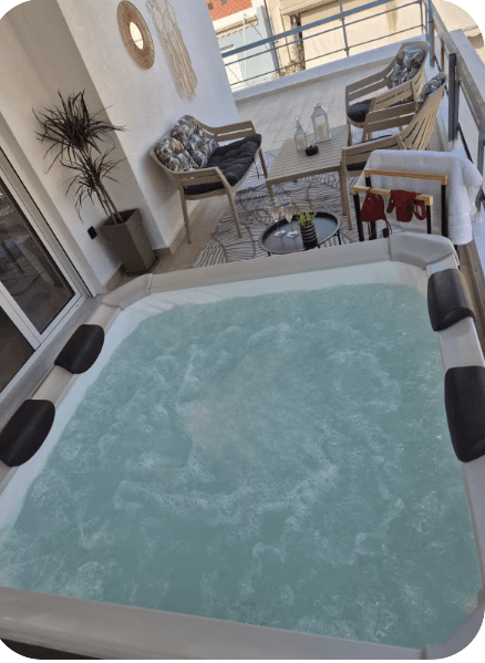 Private Outdoor Jacuzzi